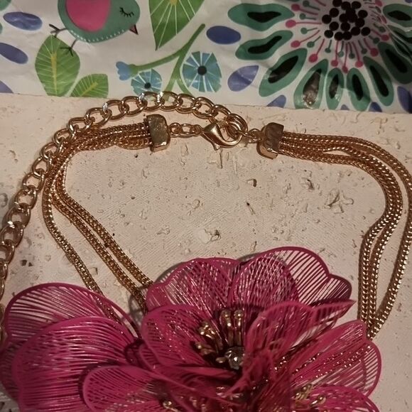New ZARA cascading flowers choker necklace in fuchsia,a reddish-purple - Picture 8 of 12